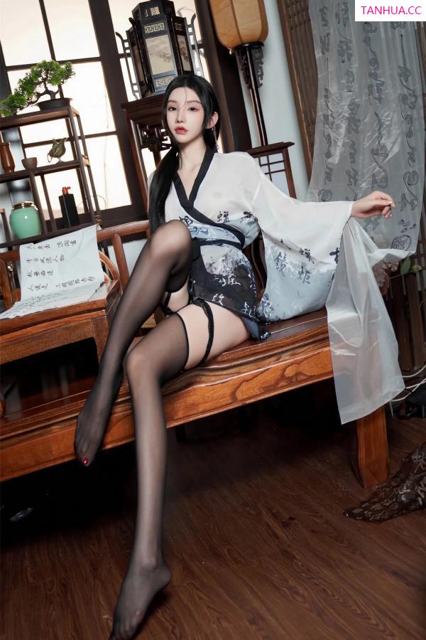 周于希dummy  [XiuRen]高清写真图 2023.12.29 No.7891 周于希Sally 美臀古装第14张图片